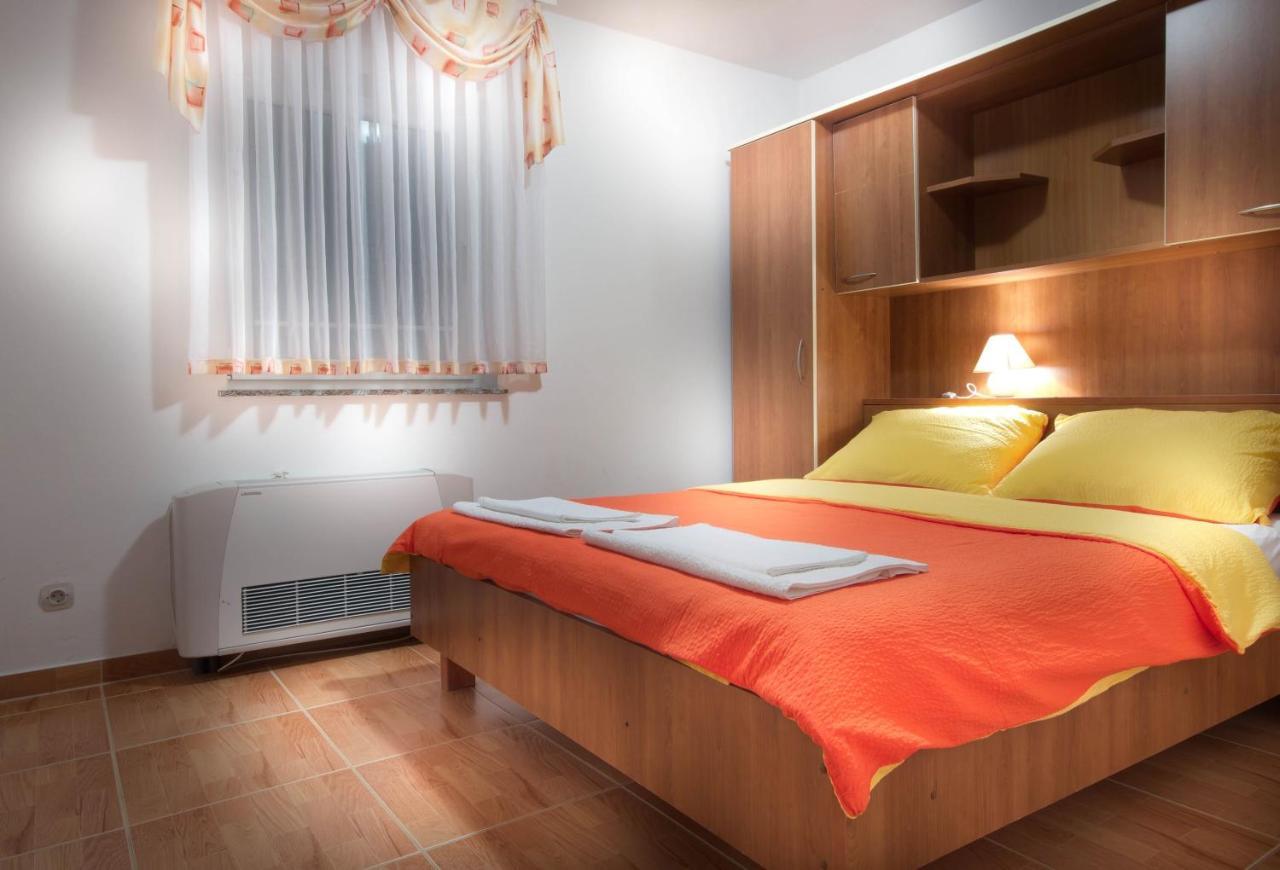 Apartmani Vila Caska מראה חיצוני תמונה