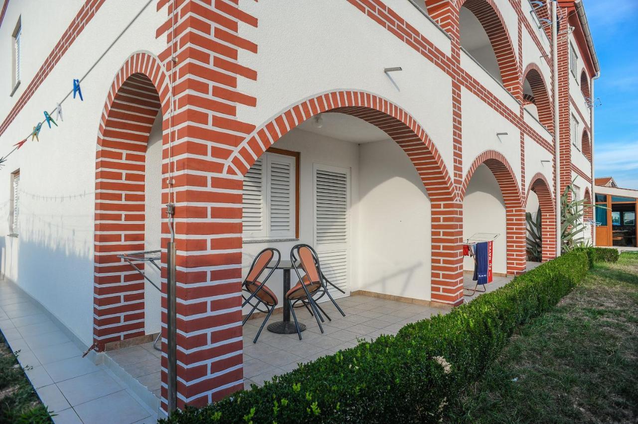 Apartmani Vila Caska מראה חיצוני תמונה
